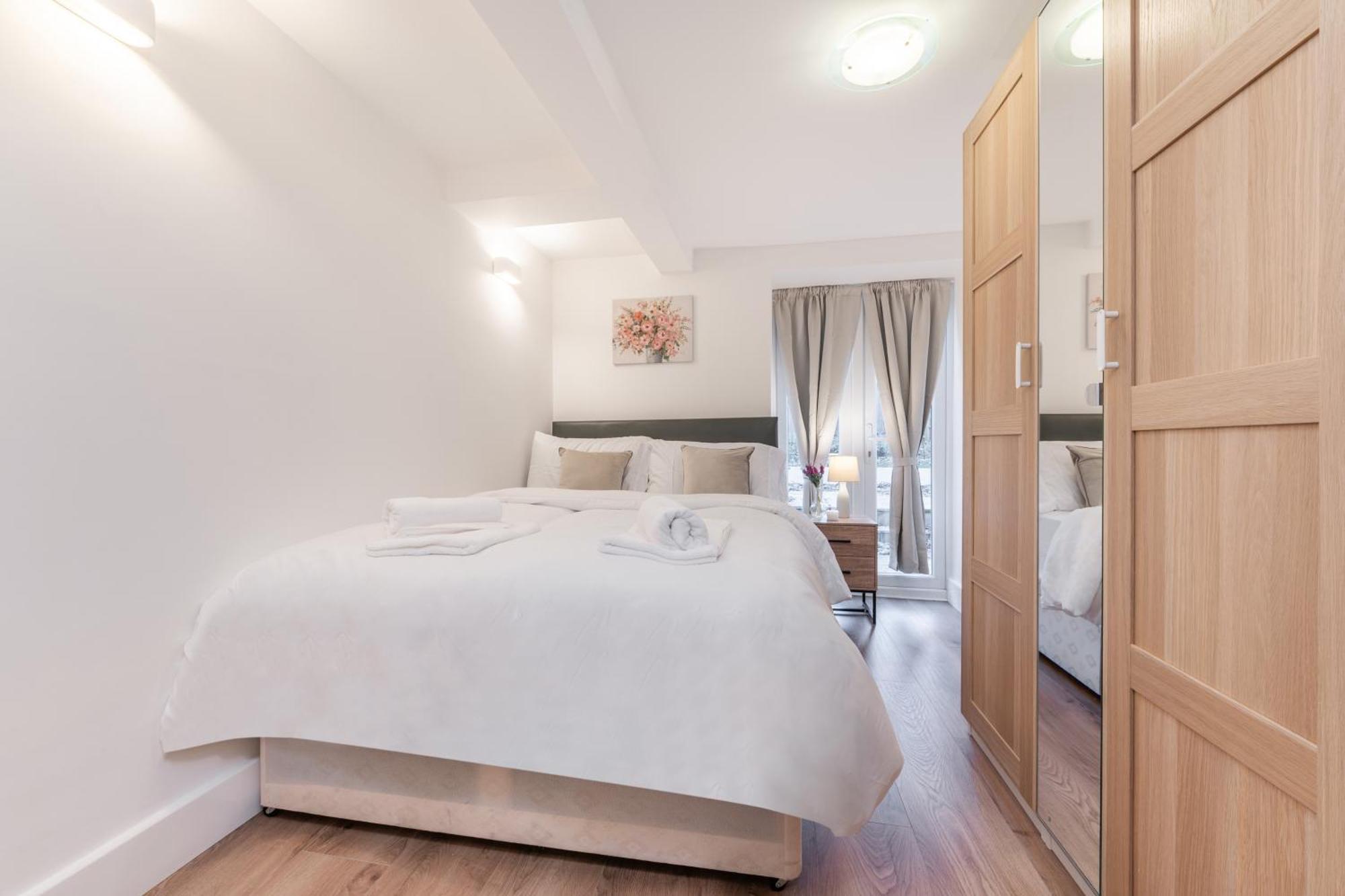 Апартаменты A Golden Haven Retreat In Лондон Экстерьер фото